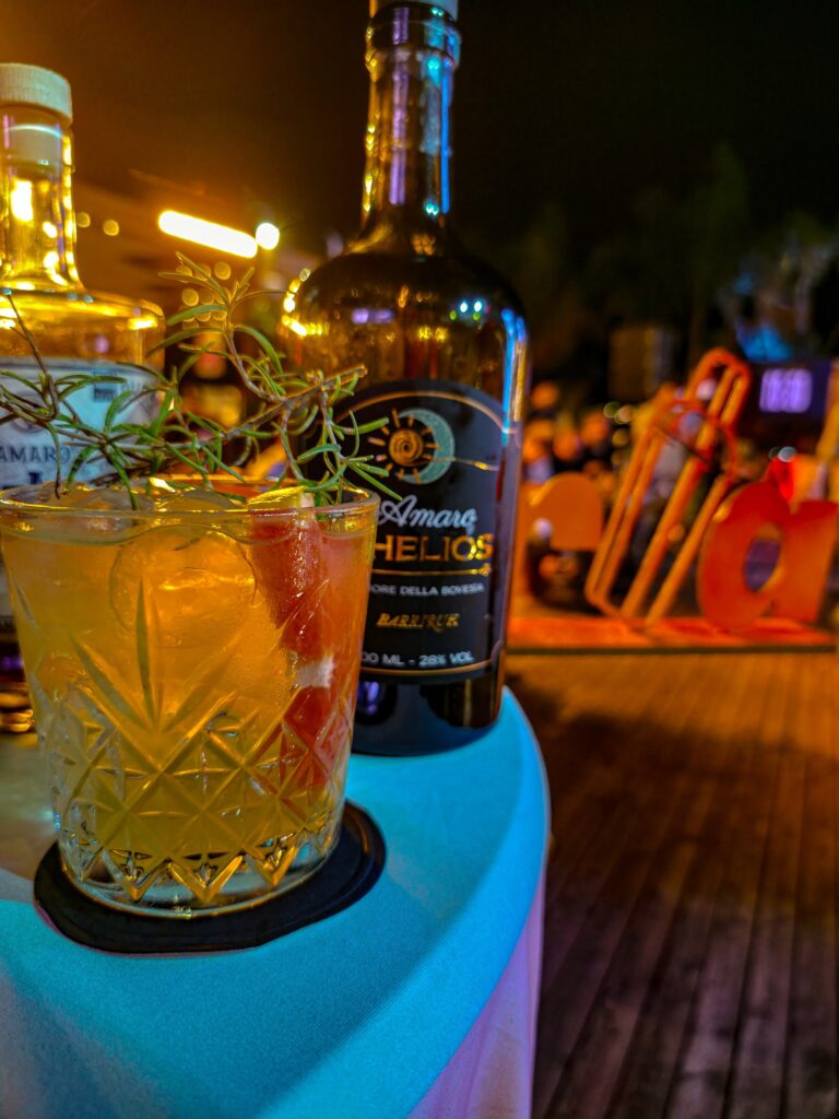 photo_5938311840780109208_w